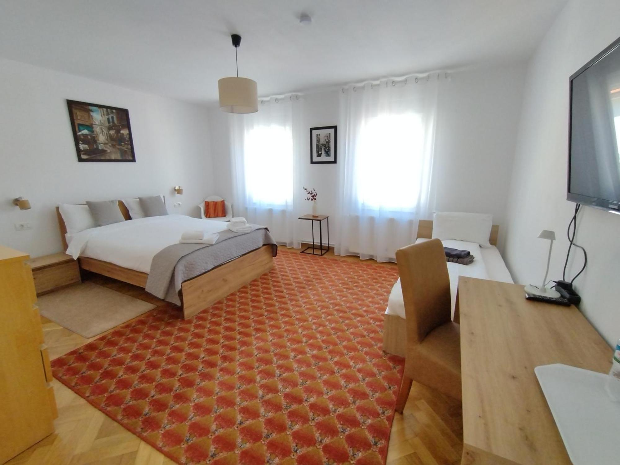 Friends House - Station - Self Check-in Brasov