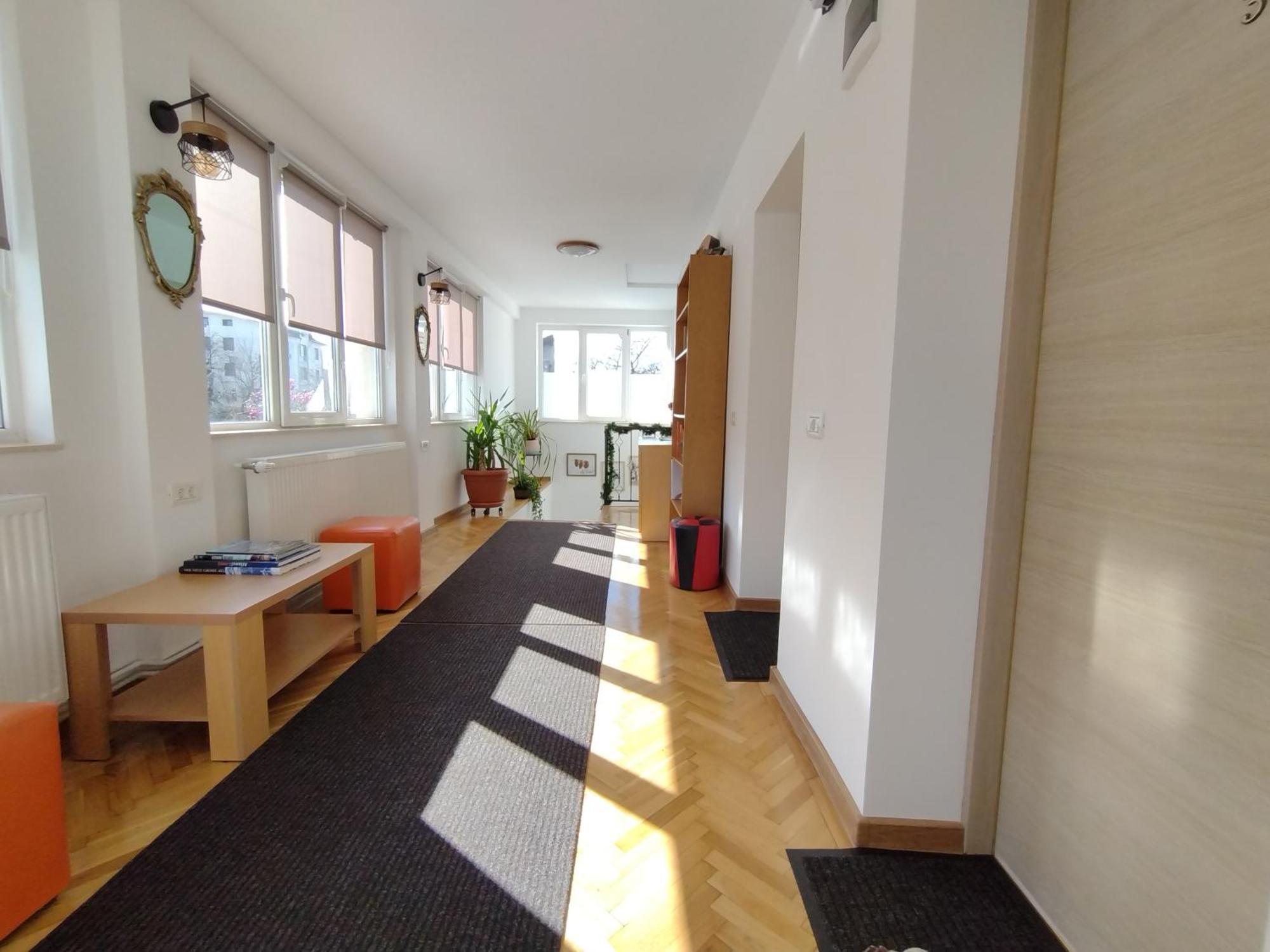 Friends House - Station - Self Check-in Brasov