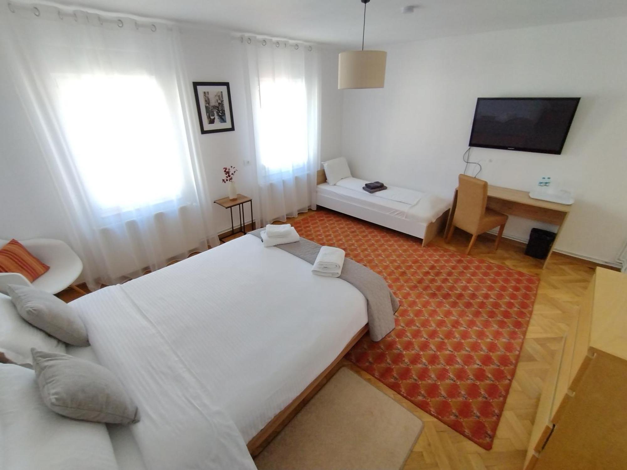 Friends House - Station - Self Check-in Guest house *